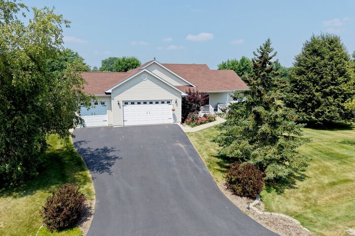 Property Photo: 1102 Joseph Circle IL 60051