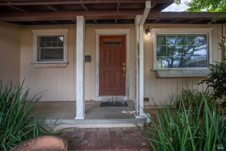 Property Photo:  811 Azalea Way  CA 95688 