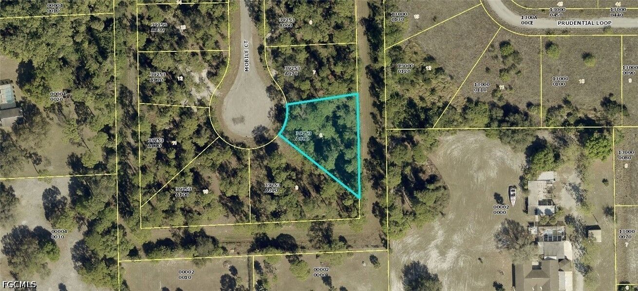 Property Photo: 1832 Mobile Court FL 33972