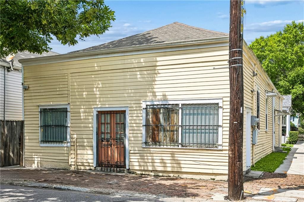 Property Photo:  1700 Short Street  LA 70118 