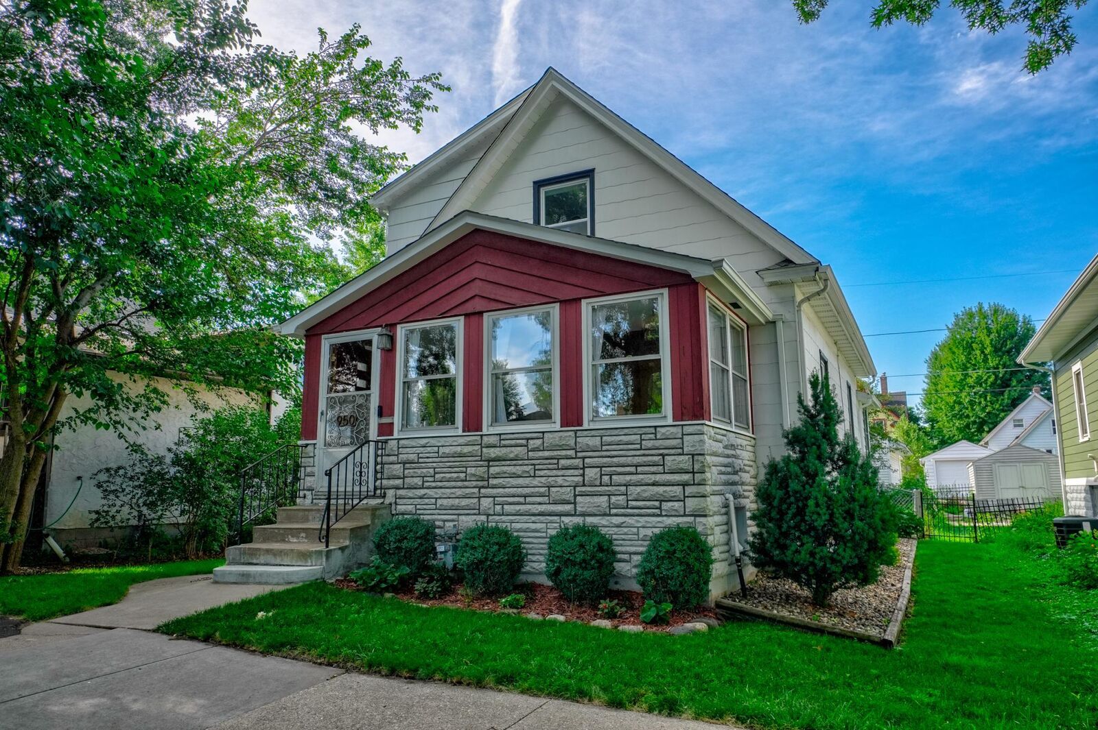 Property Photo:  950 Juno Avenue  MN 55102 