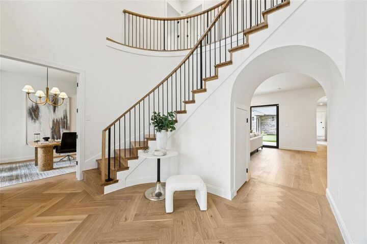 Property Photo: 6860 Southridge Drive TX 75214