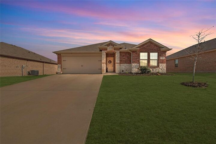 Property Photo: 504 Silo Circle TX 75189