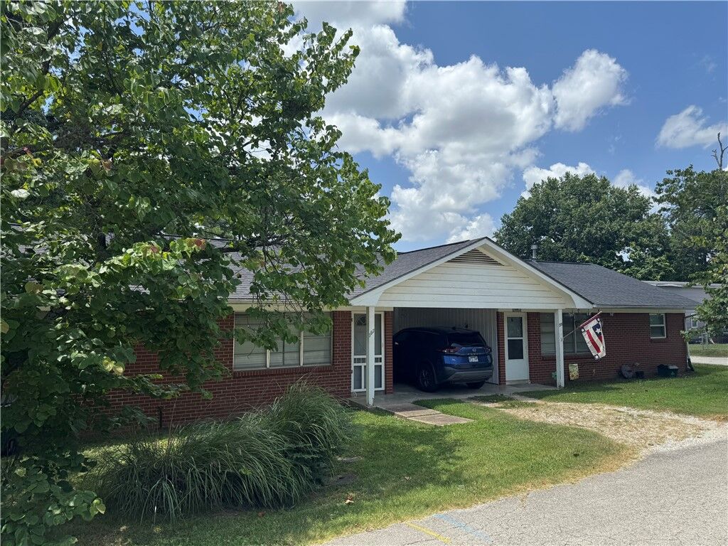 Property Photo: 795 - 797 S Dockery Lane AR 72701