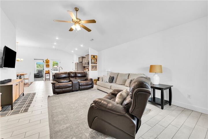 Property Photo:  1604 Gracie Street  AR 72734 