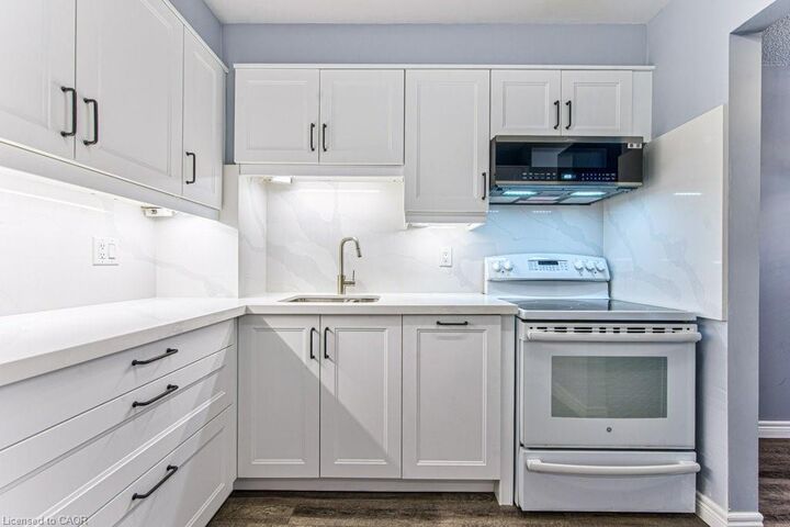 Property Photo:  51 Paulander Drive 116  ON N2M 5E5 