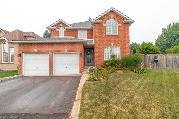 79 Beaverbrook Crescent — photo 1