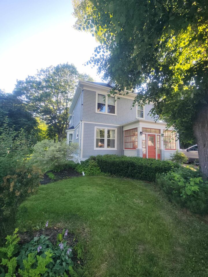Property Photo: 43 Ambrose PE C1A 5E6