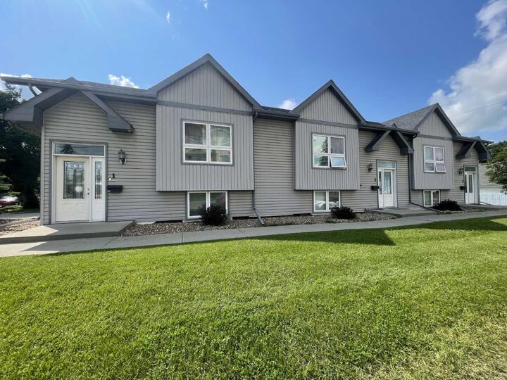 5202 49 Street — photo 1