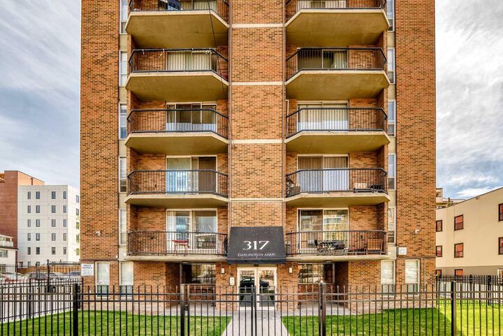 Property Photo: 317 14 Avenue SW 304 AB T2R 0M4