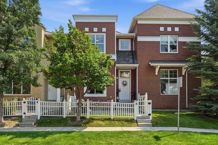 140 Promenade Way SE — photo 1
