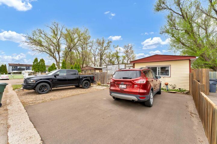 Property Photo: 612 20 Street NE 2 AB T1C 1H5