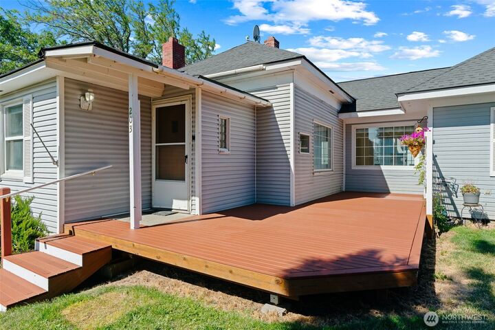 Property Photo:  203 S Sprague Street  WA 98926 