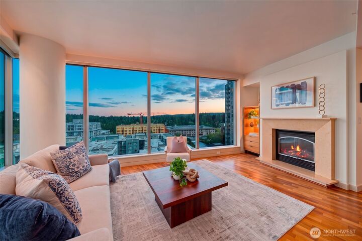 Property Photo: 10650 NE 9th Place 1624 WA 98004