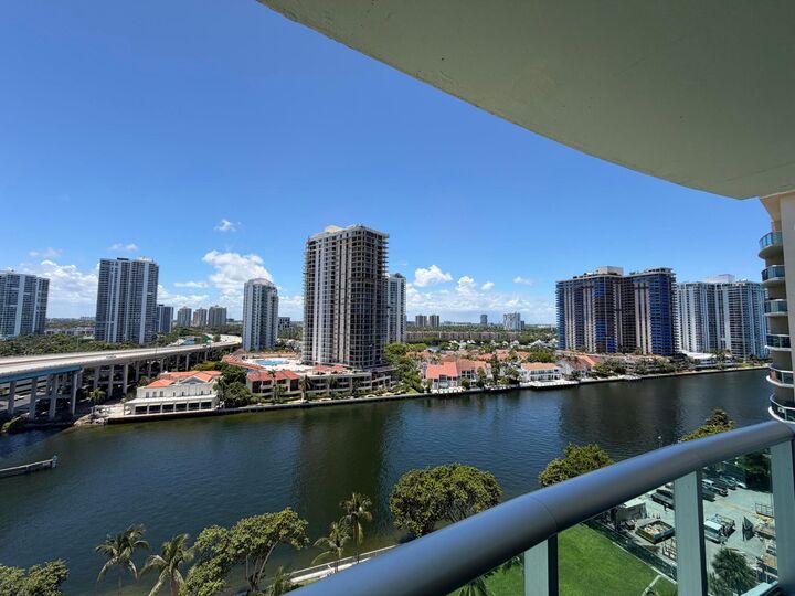 Property Photo: 19390 Collins Avenue 1405 FL 33160