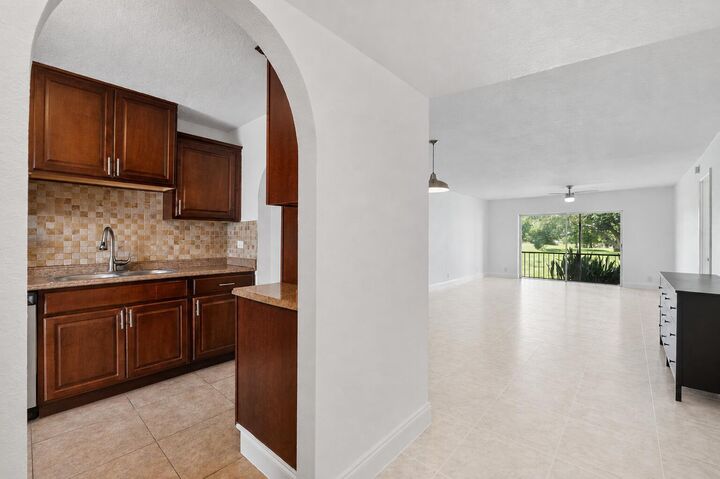 Property Photo: 6260 S Falls Circle Drive 110 FL 33319