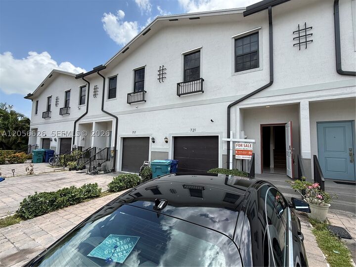 Property Photo: 721 SW 11th St FL 33034