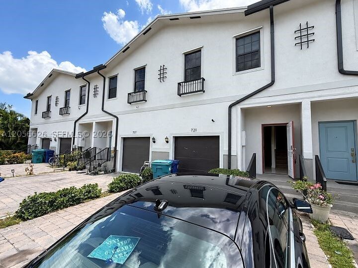 Property Photo:  721 SW 11th St  FL 33034 