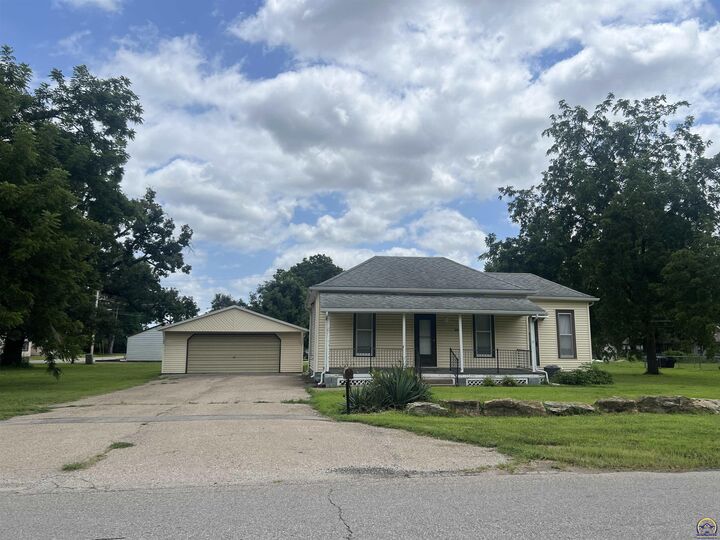 Property Photo: 1740 NW Taylor St KS 66608
