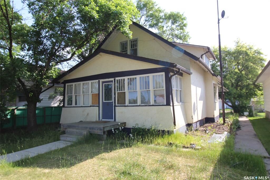 Property Photo: 564 1st Street W SK S0N 2M0