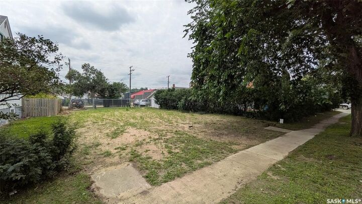 Property Photo:  241 15th Street W  SK S6V 3P9 