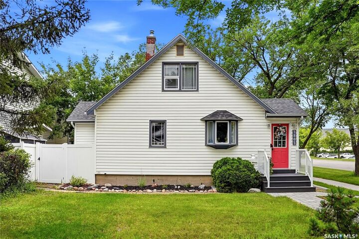 Property Photo:  2802 Montague Street  SK S4S 1Z2 