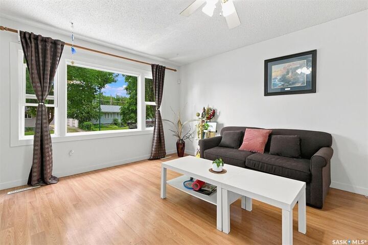 Property Photo: 1709 2nd Avenue N SK S7K 3N2