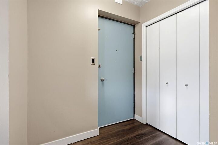 Property Photo:  405 Lorne Street N 6  SK S4R 3B2 