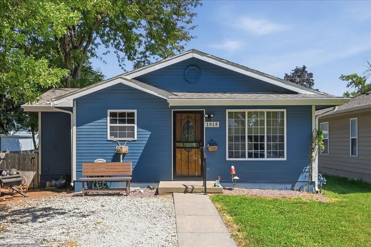 Property Photo:  1618 Avenue K  IA 51501 