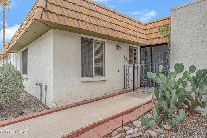 Property Photo:  660 E River Road J  AZ 85704 