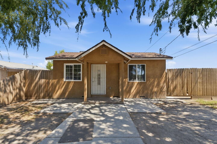 Property Photo: 1802 Osage Avenue CA 93212