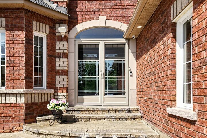 Photo de la propriété: 4 Mumberson Court ON L6C 1Y4