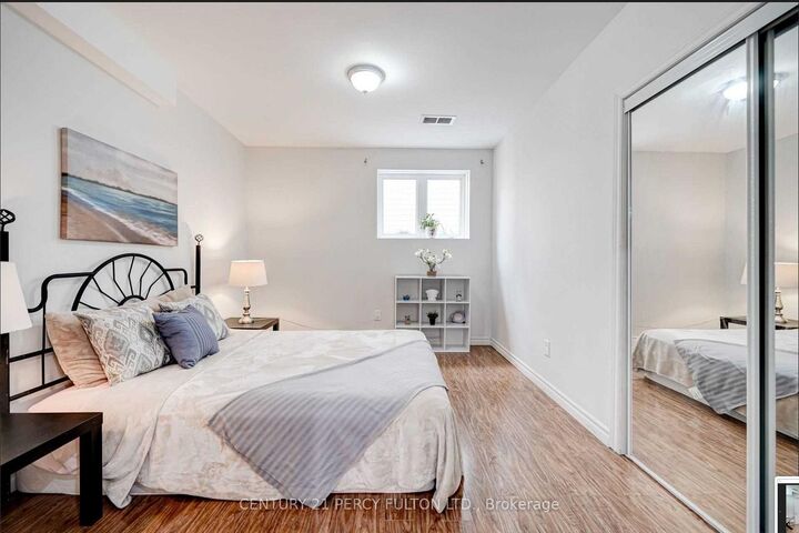 Photo de la propriété:  2359 Pilgrim Square Bsmt  ON L1L 0C2 