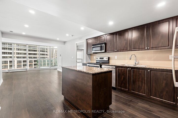 Property Photo: 209 Fort York Boulevard 678 ON M5V 4A1