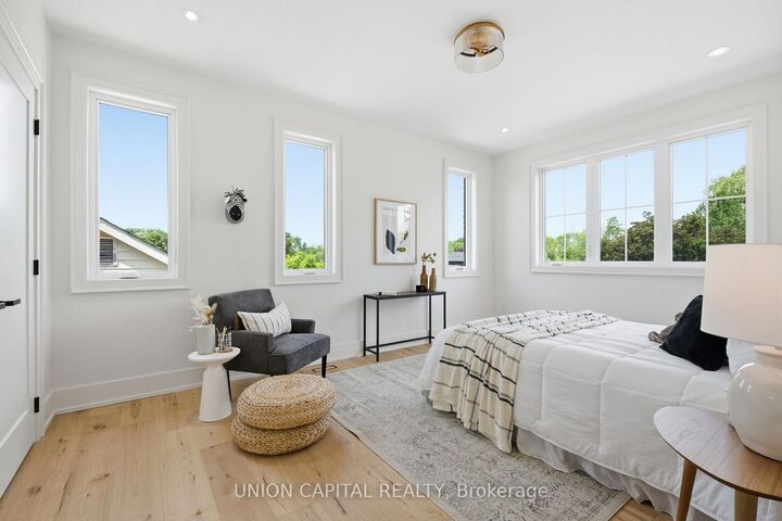 Property Photo: 106 Hawthorn Avenue ON L4A 4S9