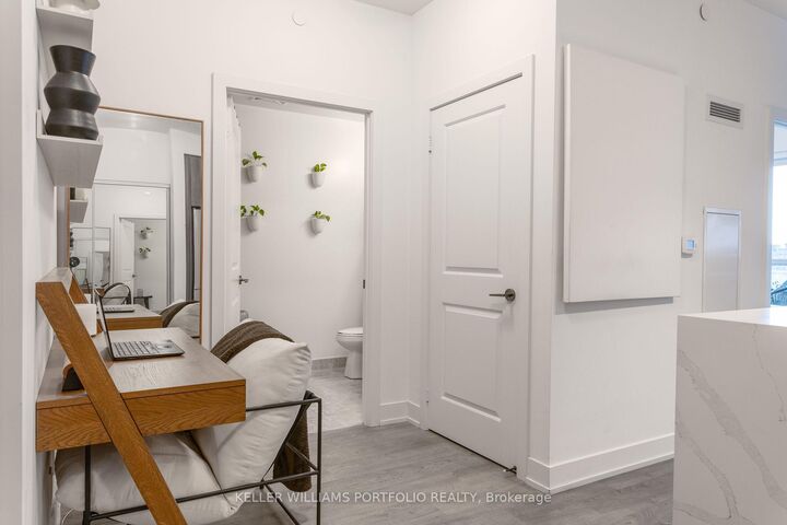 Property Photo: 11 Lillian Street 706 ON M4S 2H7