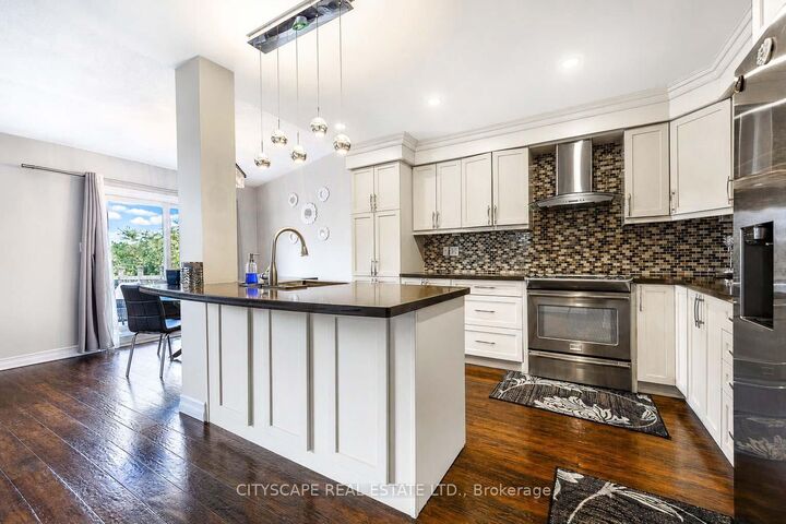 Property Photo: 764 Avocado Crescent ON L5W 1H4