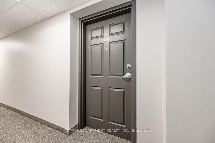 Property Photo: 50 Bryan Court Ll04 ON N2A 4N4