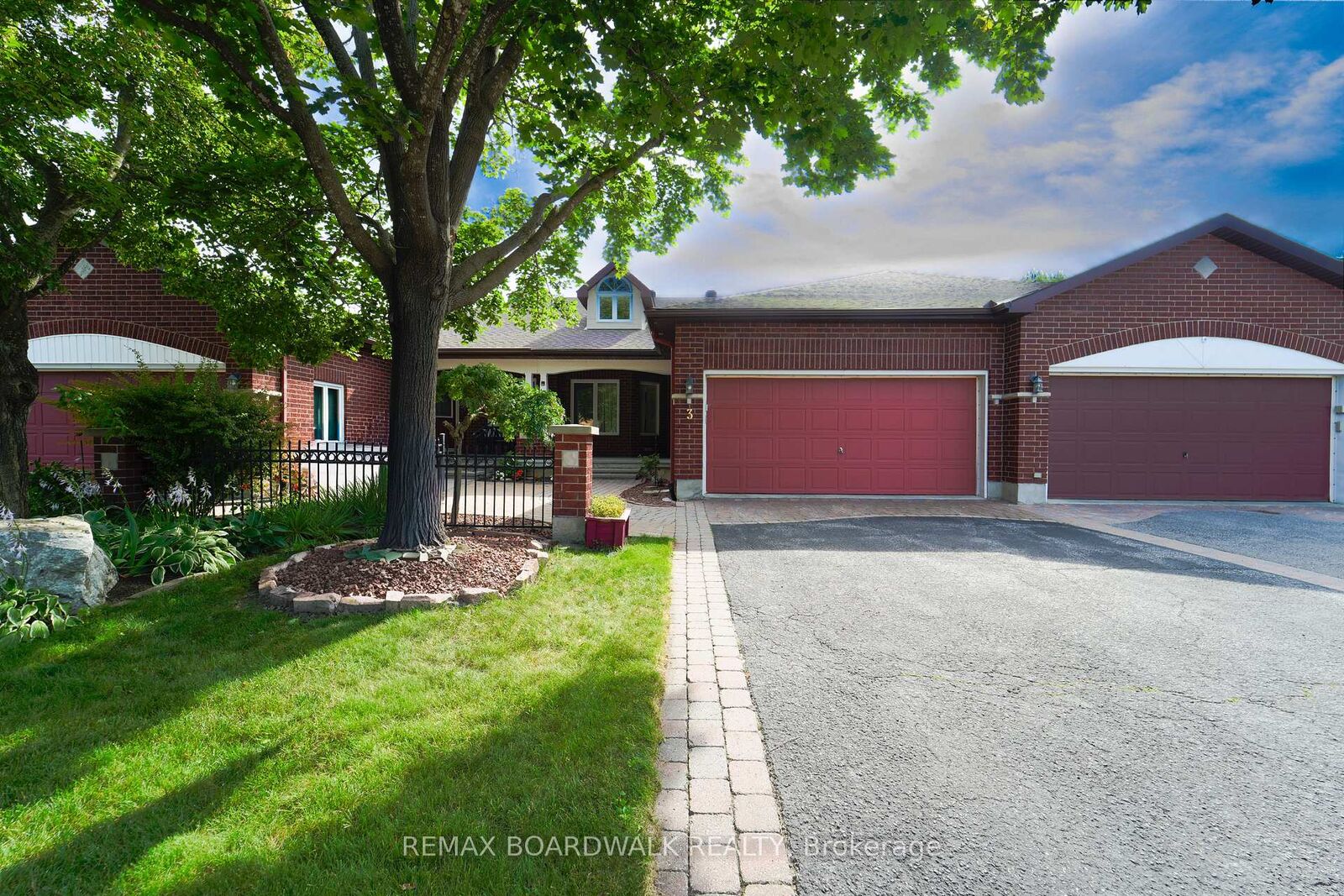 Property Photo: 3 Coulson Court ON K2K 2X8