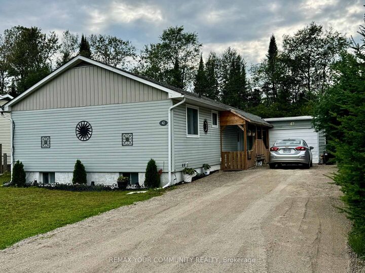 42 Sprucedale Street — photo 1