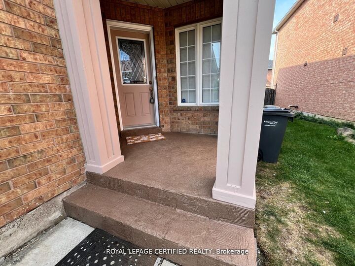Property Photo: 426 Orange Walk Crescent ON L5R 0A8