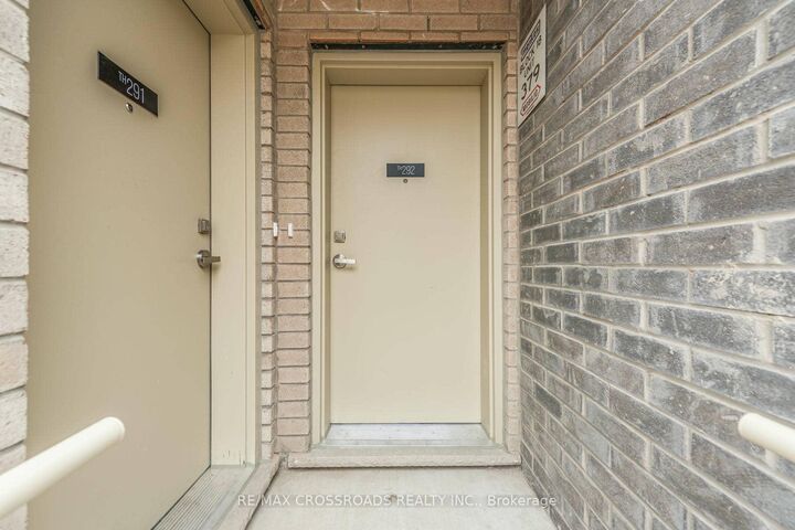 Property Photo: 140 Honeycrisp Crescent 292 ON L4K 0N7