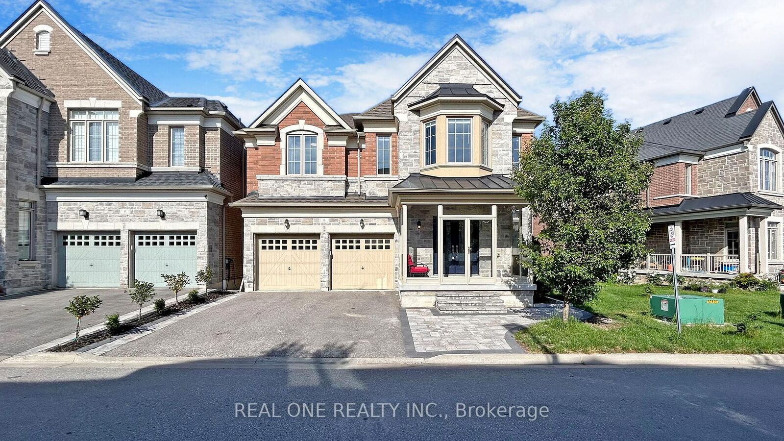 Property Photo: 1815 Fairport Road 6 ON L1V 1T2