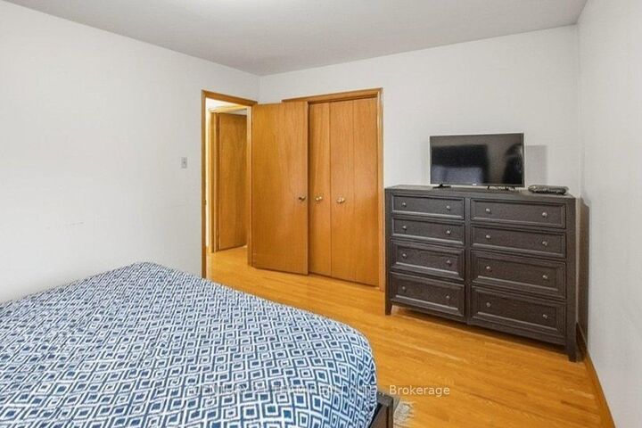 Property Photo: 4131 Woodington Drive ON L4Z 1K2