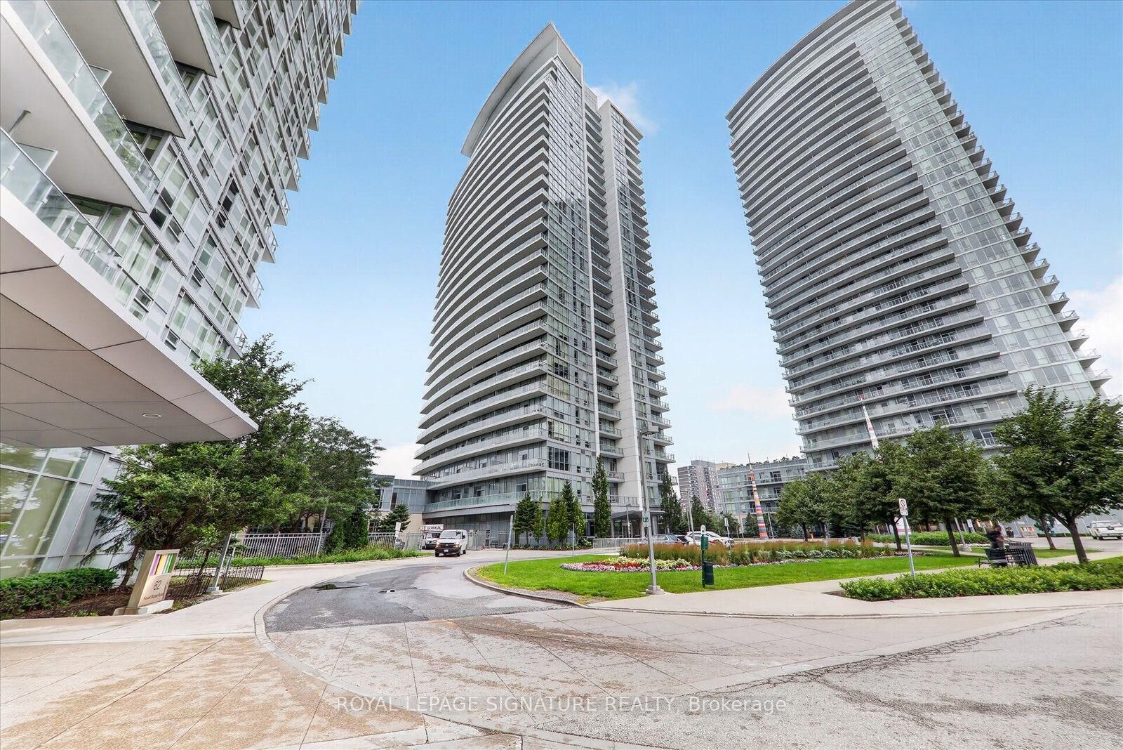Property Photo: 66 Forest Manor Road 2112 ON M2J 0B7