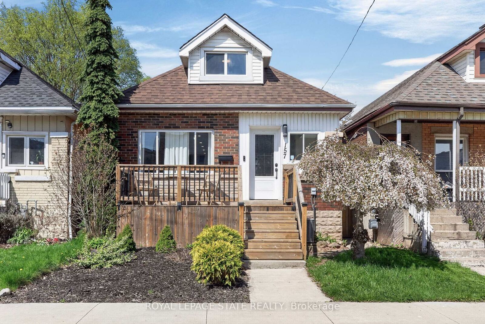 Property Photo: 157 Cameron Avenue N ON L8H 4Z4