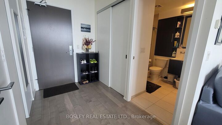 Property Photo:  101 Charles Street E 4709  ON M4Y 0A9 