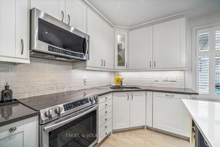 38 John Street S — photo 1
