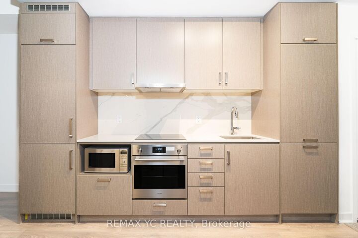 Property Photo: 60 Honeycrisp Crescent 701 ON L4K 0N5
