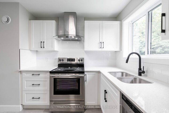 Property Photo:  81 King Edward Avenue 4  ON N5Z 3S7 
